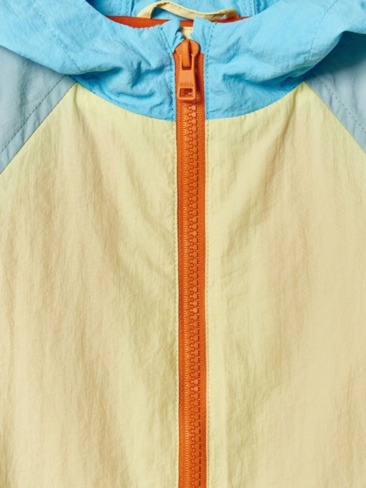 ветровка с капюшоном для мальчиков из россии вид сбоку