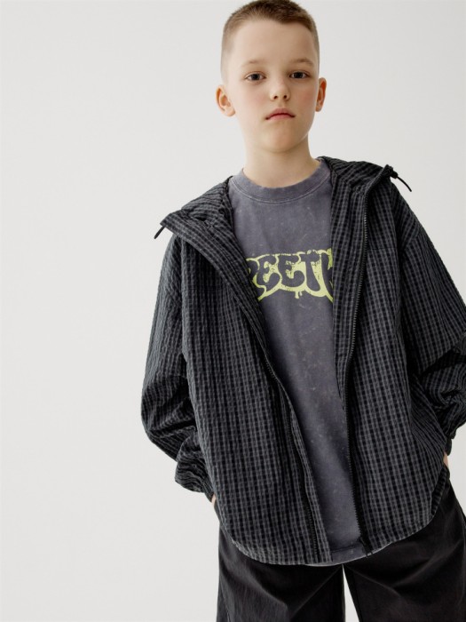 ветровка в клетку для мальчиков от бренда sela вид слева