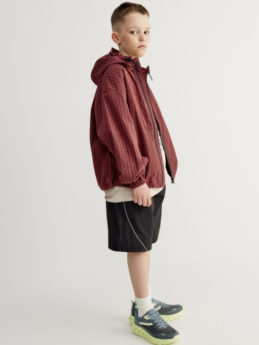 ветровка в клетку для мальчиков от бренда sela вид слева