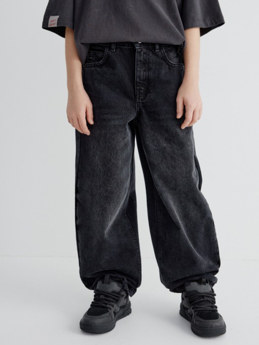 винтажные джинсы baggy fit для мальчиков от бренда sela вид слева