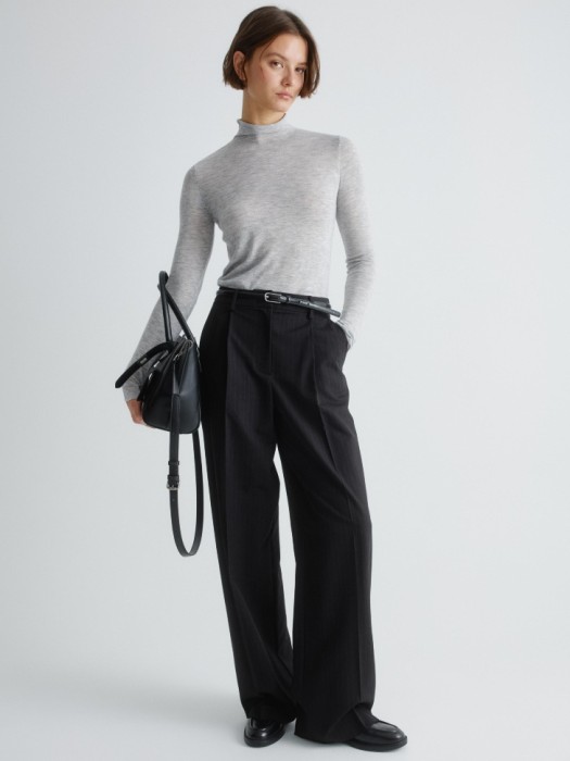 водолазка с содержанием шелка и шерсти от бренда sela вид слева