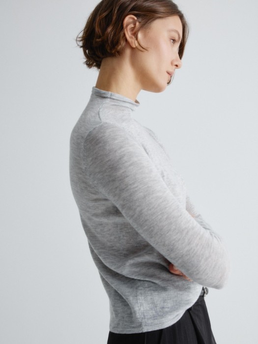 водолазка с содержанием шелка и шерсти из шерсти спереди