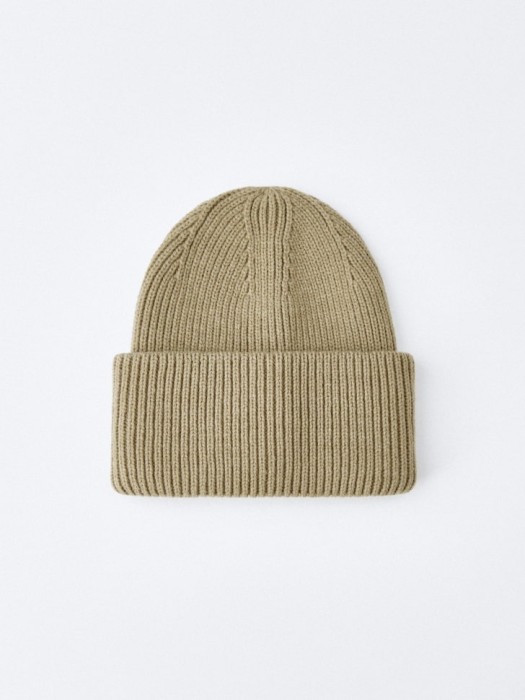 вязаная шапка из смесовой шерсти от бренда sela вид слева