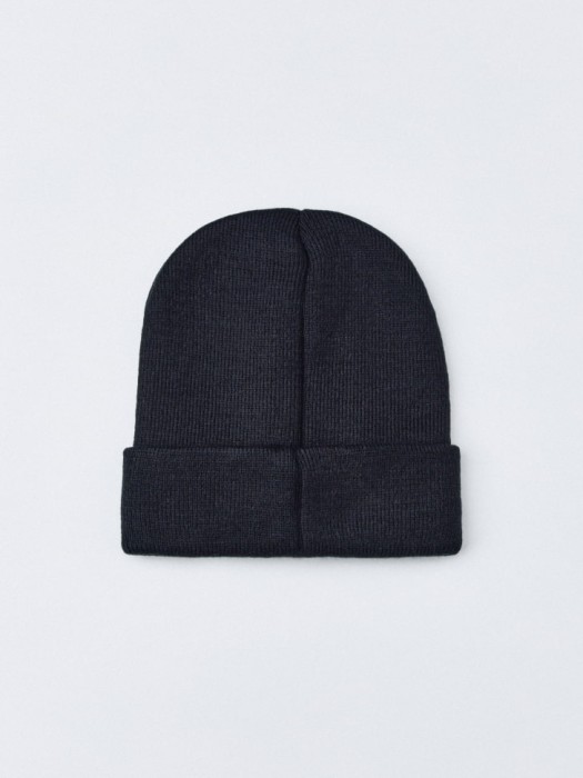 вязаная шапка со светящимся в темноте принтом детская от бренда sela вид слева