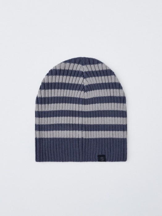 вязаная шапка в полоску детская от бренда sela вид слева