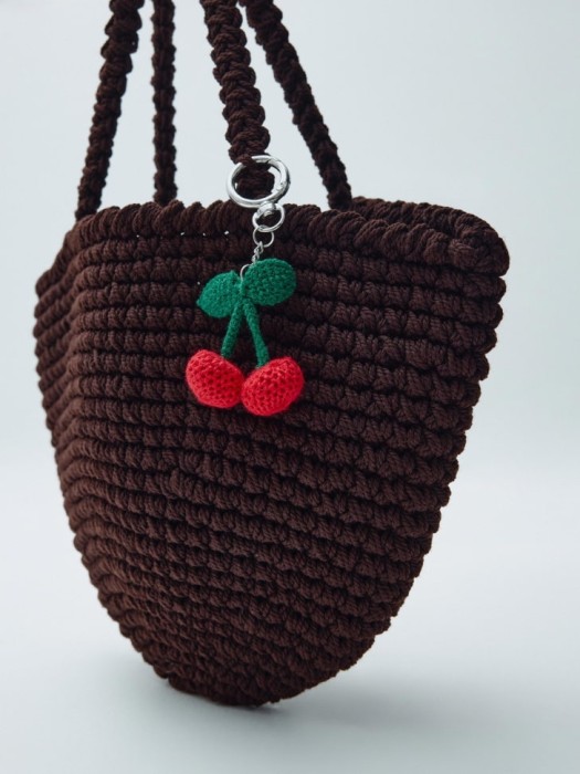 вязаная сумка из линейки  young от бренда sela вид слева