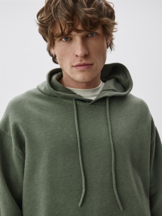 вязаное худи оверсайз по цене 1599 руб вид справа