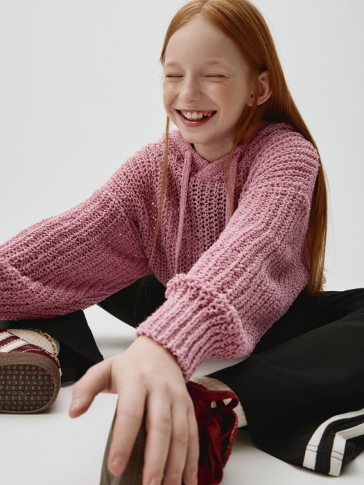 вязаное худи с капюшоном для девочек из россии вид сбоку