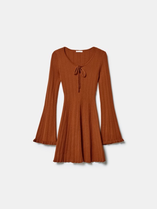 вязаное мини платье из линейки  young из проверенных материалов спереди