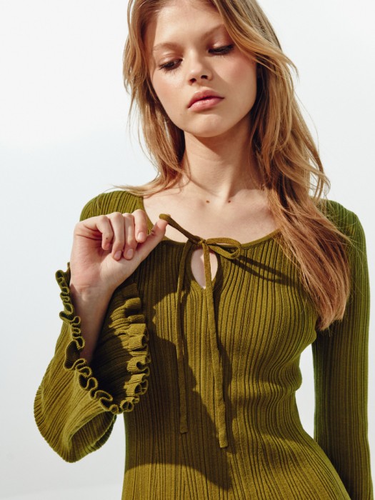 вязаное мини платье из линейки  young от бренда sela вид слева