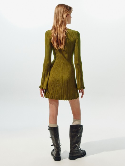 вязаное мини платье из линейки  young из россии вид сбоку