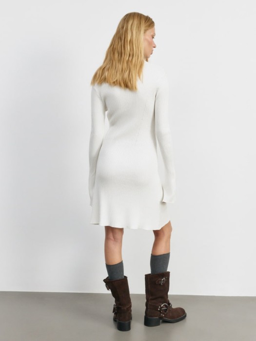 вязаное платье из линейки  young по цене 2999 руб вид справа