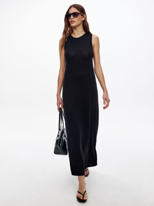 вязаное платье макси без рукавов от бренда sela вид слева