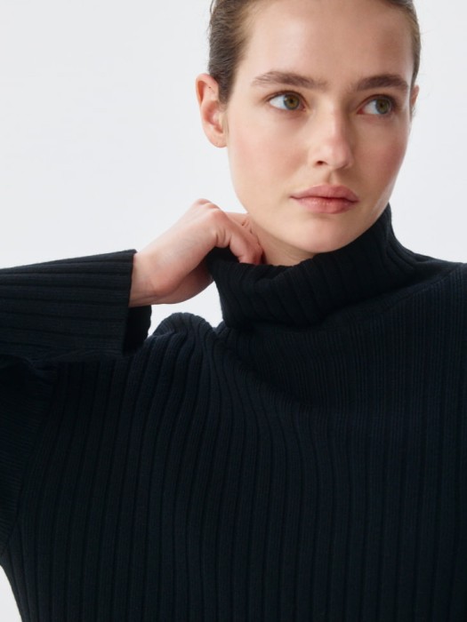 вязаное платье с воротником из россии вид сбоку