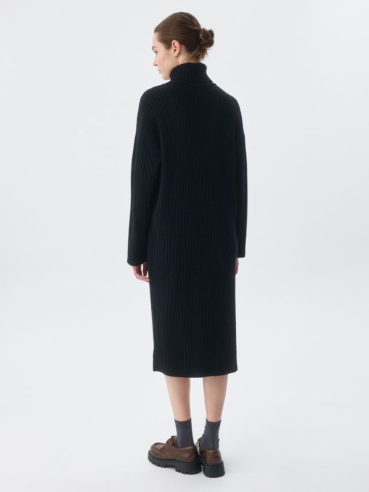 вязаное платье с воротником из вискозы спереди