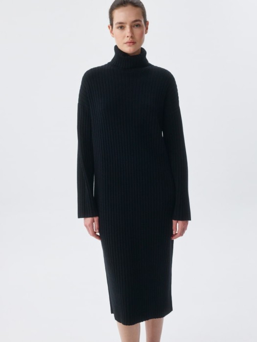 вязаное платье с воротником для взрослого возраста с изнаночной стороны