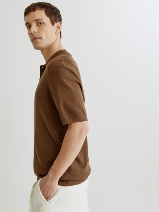 вязаное поло regular fit из россии вид сбоку