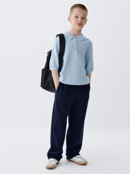 вязаное поло с коротким рукавом для мальчиков от бренда sela вид слева