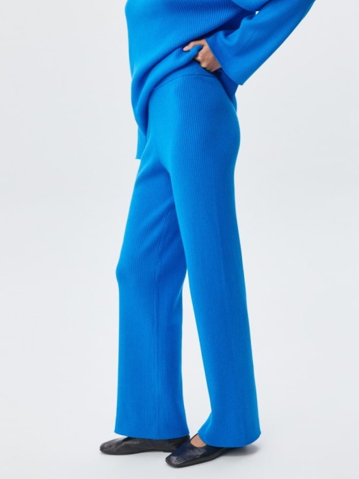 вязаные брюки в рубчик из россии вид сбоку