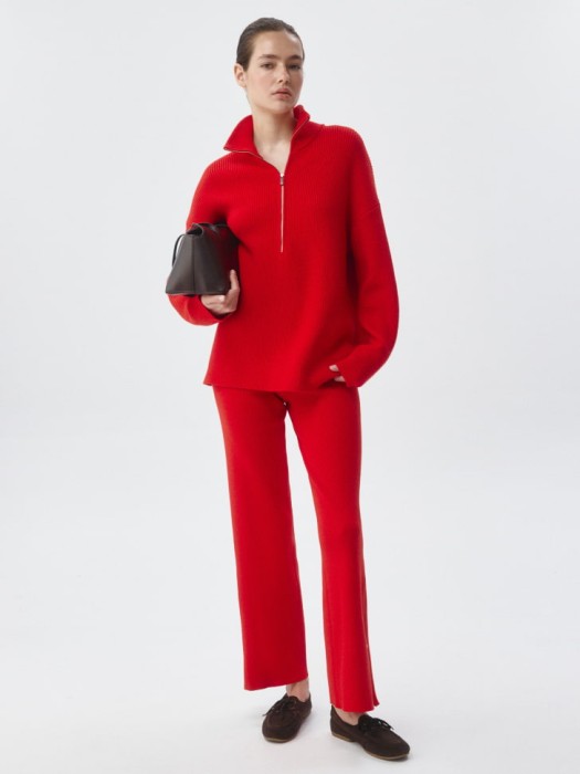 вязаные брюки в рубчик от бренда sela вид слева