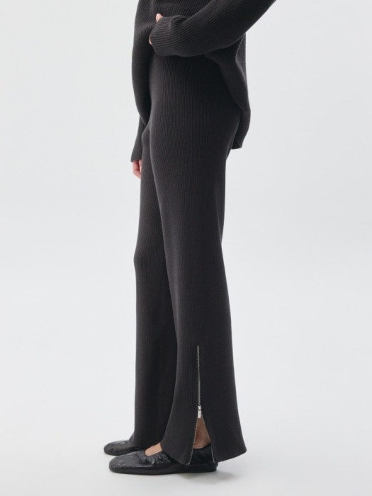 вязаные брюки в рубчик из россии вид сбоку