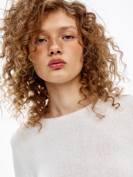 вязаный джемпер из линейки  young из россии вид сбоку