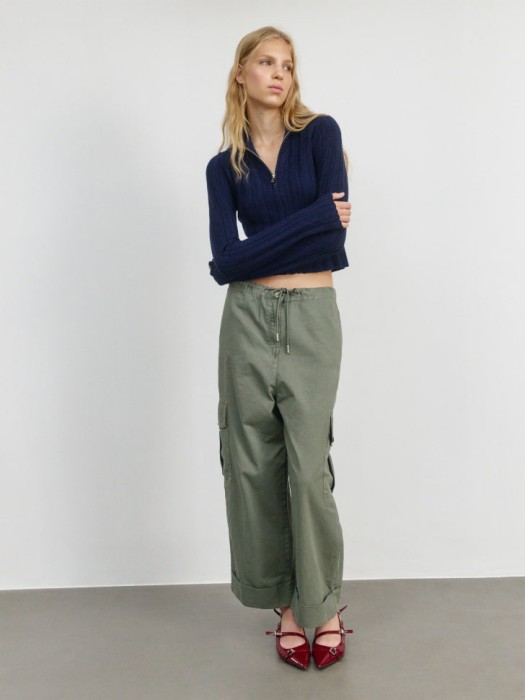 вязаный джемпер на молнии из линейки  young от бренда sela вид слева