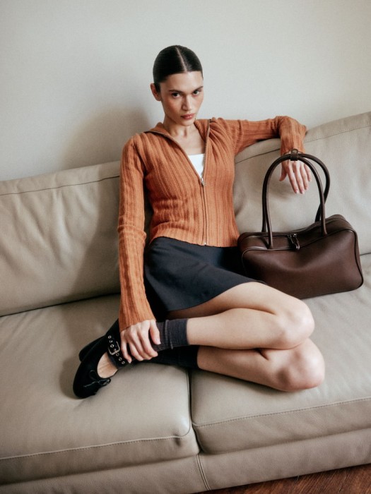 вязаный джемпер на молнии из линейки  young от бренда sela вид слева