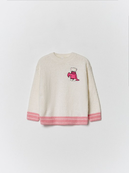 вязаный джемпер оверсайз с вышивкой для девочек из россии вид сбоку