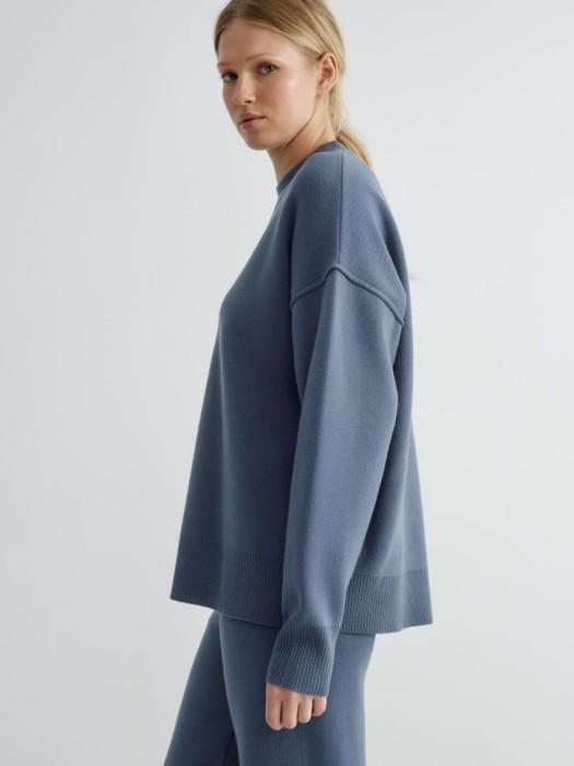 вязаный джемпер оверсайз по цене 999 руб вид справа