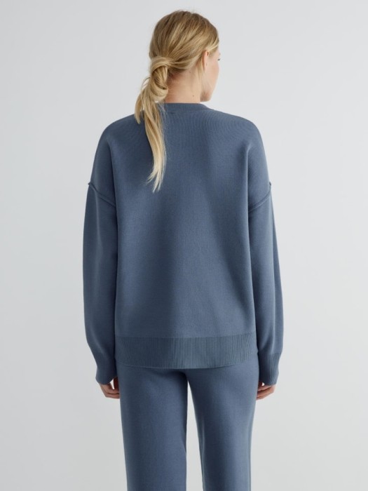 вязаный джемпер оверсайз из россии вид сбоку