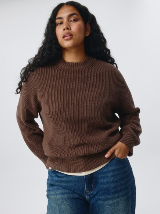 вязаный джемпер оверсайз от бренда sela вид слева