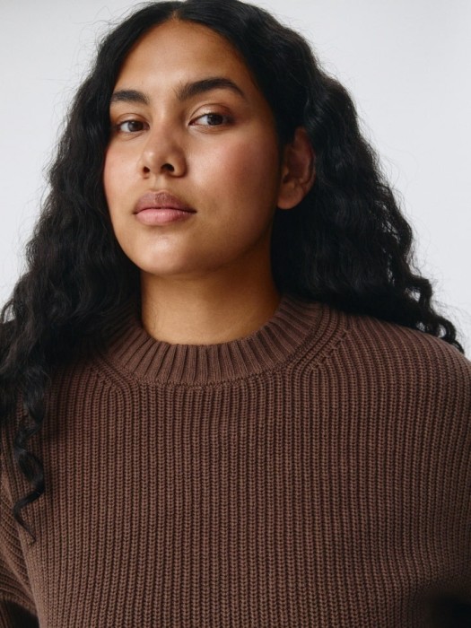 вязаный джемпер оверсайз из россии вид сбоку