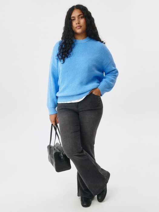 вязаный джемпер оверсайз от бренда sela вид слева