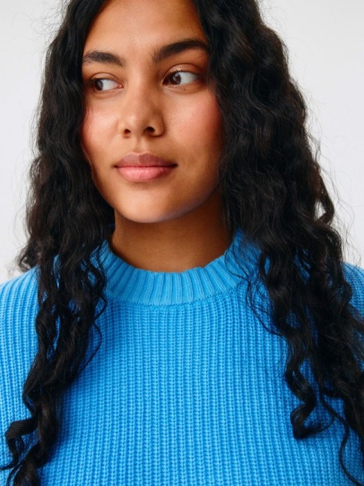 вязаный джемпер оверсайз из россии вид сбоку