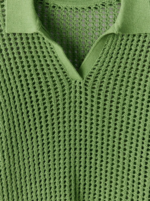 вязаный джемпер-поло кроше с коротким рукавом от бренда sela вид слева