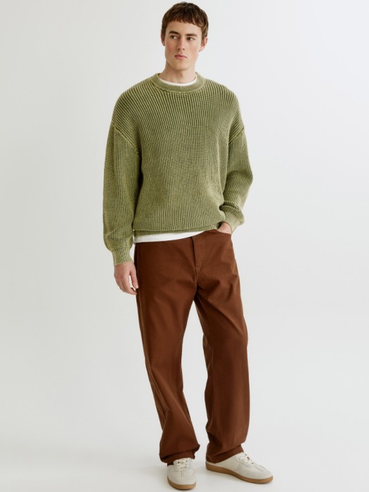 вязаный джемпер с эффектом стирки от бренда sela вид слева