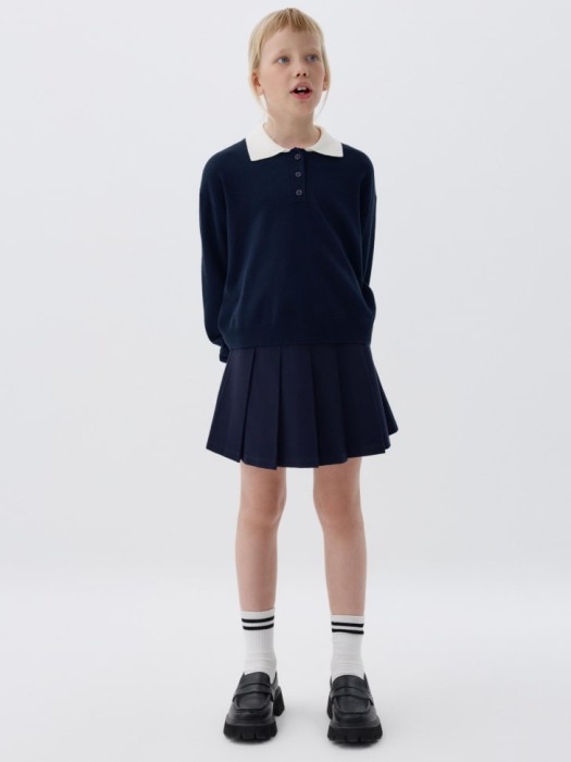 вязаный джемпер с воротником поло для девочек от бренда sela вид слева