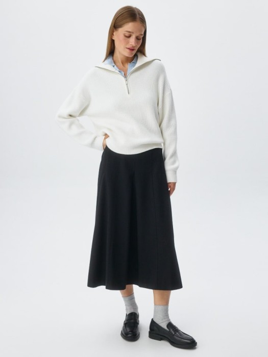 вязаный джемпер с воротником-стойкой на молнии от бренда sela вид слева