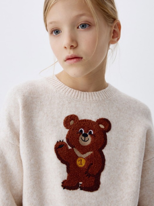 вязаный джемпер в вышивкой для девочек из россии вид сбоку