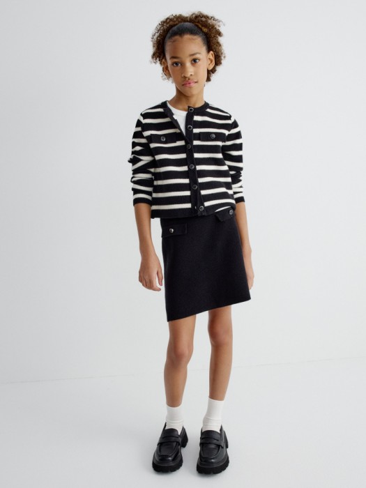 вязаный кардиган для девочек из вискозы спереди