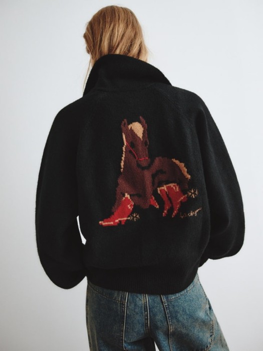 вязаный кардиган с иллюстрацией из линейки  young от бренда sela вид слева