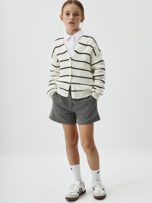 вязаный кардиган в полоску для девочек от бренда sela вид слева