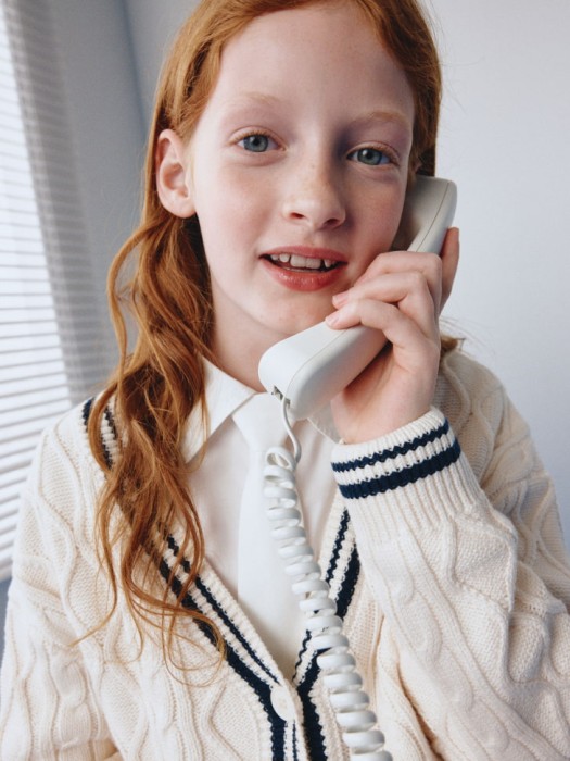 вязаный кардиган в стиле преппи для девочек от бренда sela вид слева