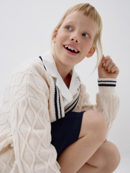 вязаный кардиган в стиле преппи для девочек из россии вид сбоку