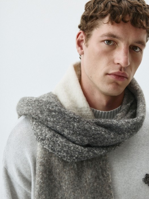 вязаный шарф из коллаборации  x союзмультфильм из россии вид сбоку