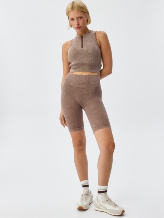 вязаный спортивный топ на молнии от бренда sela вид слева