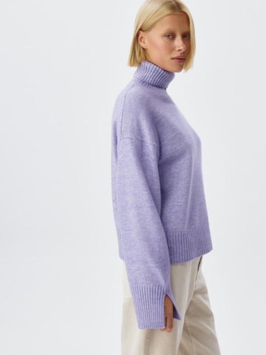 вязаный свитер с содержанием шерсти из шерсти спереди