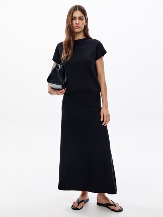 вязаный жилет из смесового лиоцелла с содержанием шелка от бренда sela вид слева