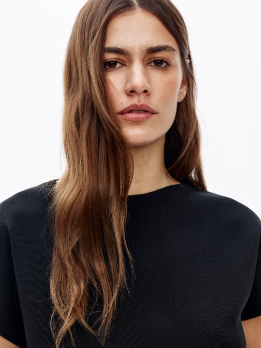 вязаный жилет из смесового лиоцелла с содержанием шелка из россии вид сбоку